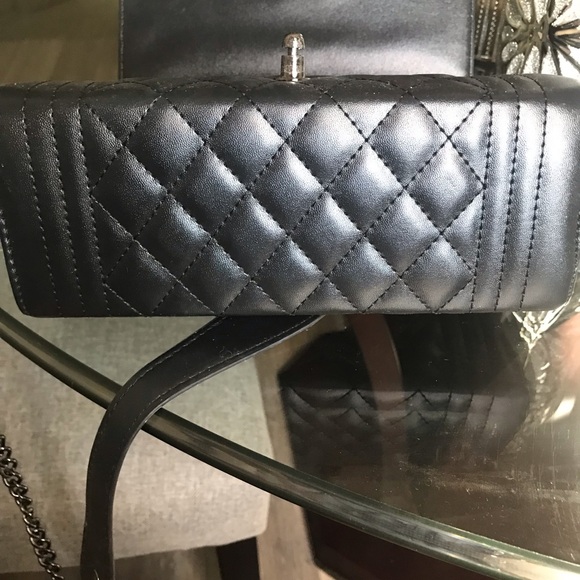 Designer look black quilted handbag with chain strap. - Picture 5 of 7